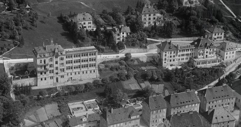 File:1925 ETH-BIB-La Chaux de Fonds, Fabrique H. Moser & Cie, Uhrenfabrik-Inlandflüge-LBS MH03-0543 Rue Alexis-Marie Piaget Le Locle small.jpg
